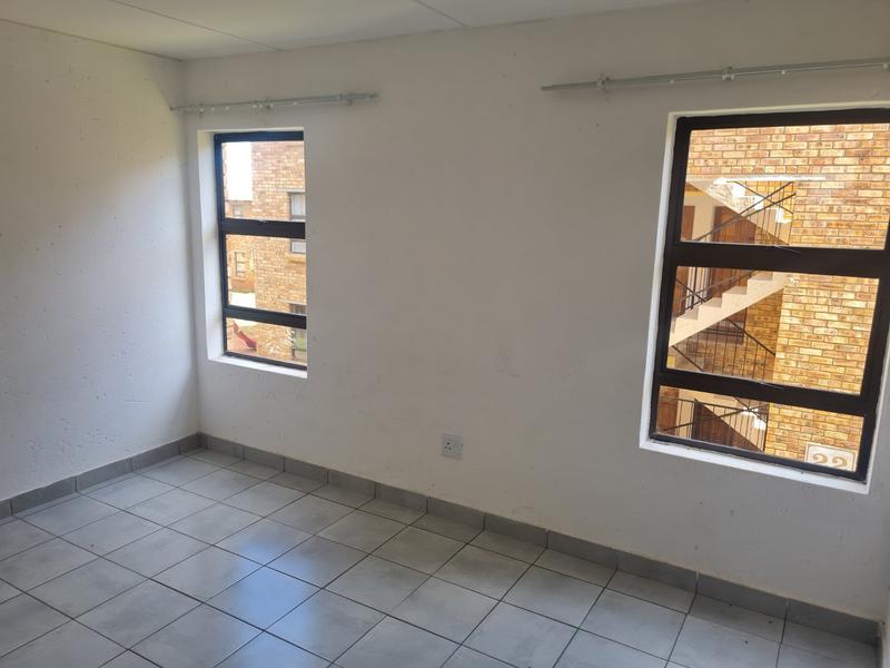 To Let 3 Bedroom Property for Rent in Groblerpark Gauteng