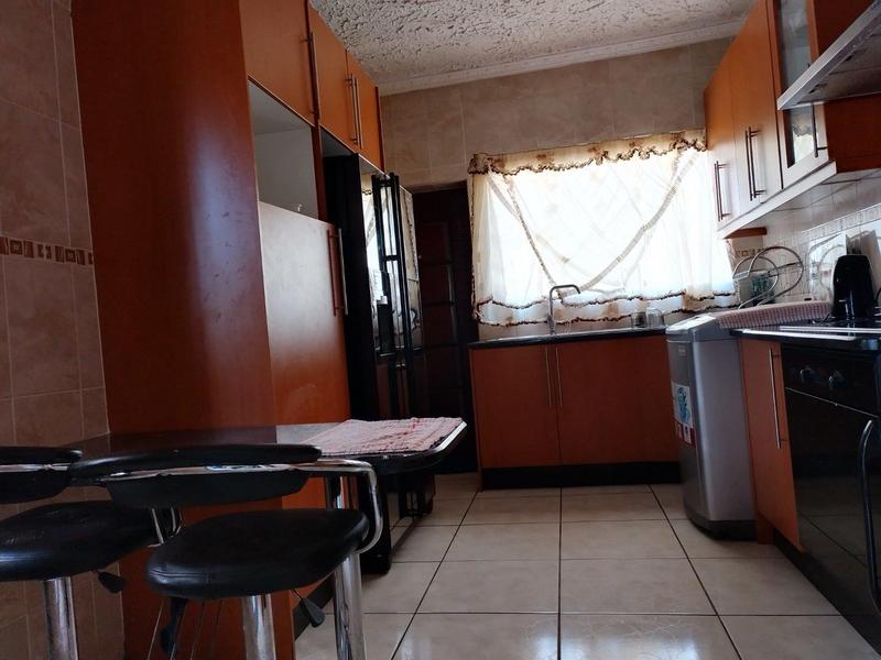 4 Bedroom Property for Sale in Chiawelo Gauteng