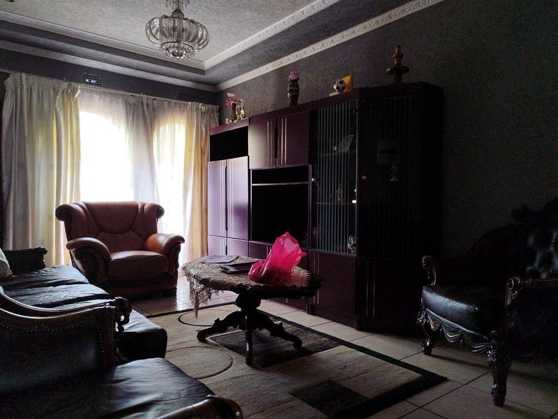 4 Bedroom Property for Sale in Chiawelo Gauteng