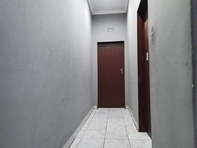 4 Bedroom Property for Sale in Chiawelo Gauteng