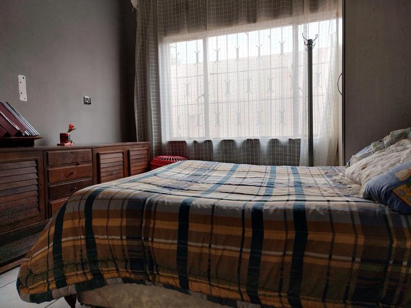 4 Bedroom Property for Sale in Chiawelo Gauteng
