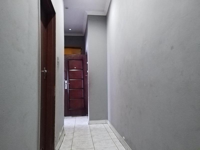 4 Bedroom Property for Sale in Chiawelo Gauteng