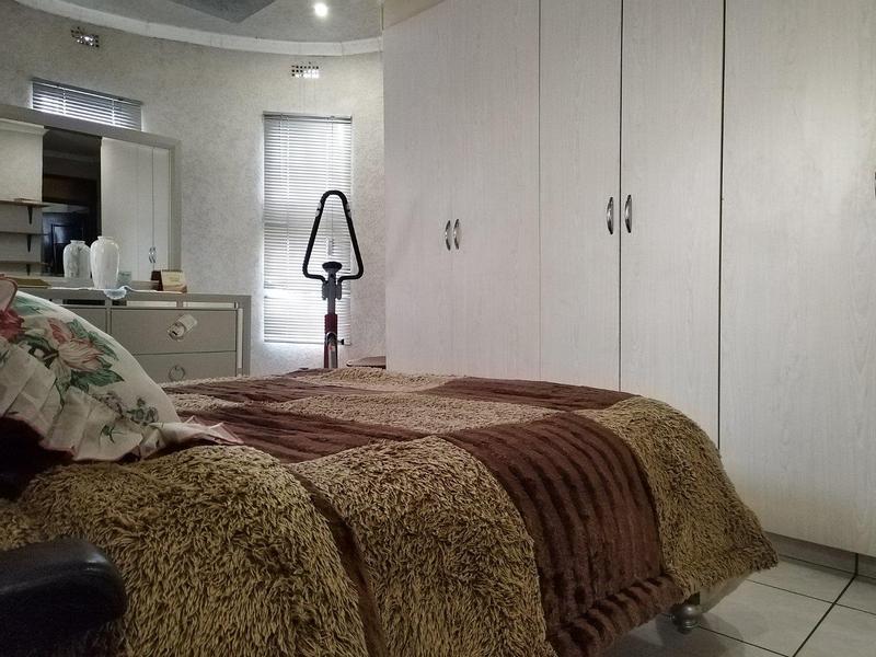 4 Bedroom Property for Sale in Chiawelo Gauteng