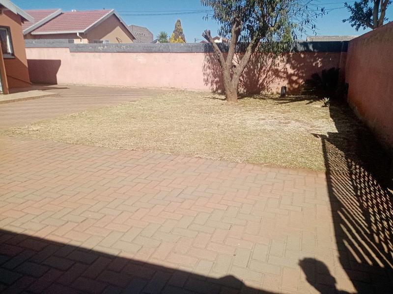 3 Bedroom Property for Sale in Protea Glen Gauteng