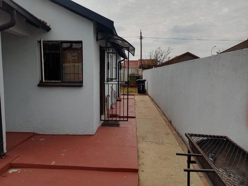 3 Bedroom Property for Sale in Protea Glen Gauteng