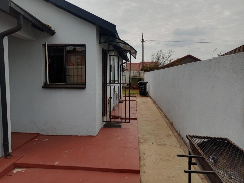 3 Bedroom Property for Sale in Protea Glen Gauteng
