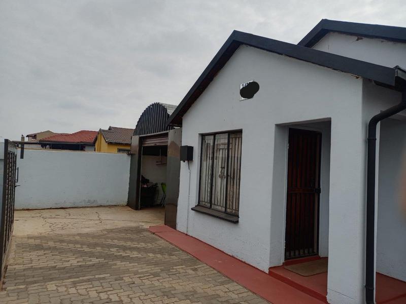 3 Bedroom Property for Sale in Protea Glen Gauteng