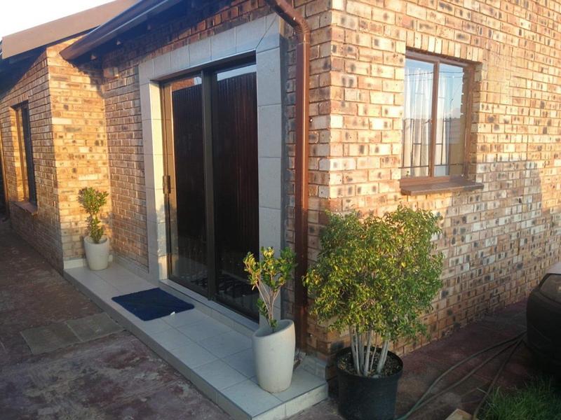 2 Bedroom Property for Sale in Protea Glen Gauteng