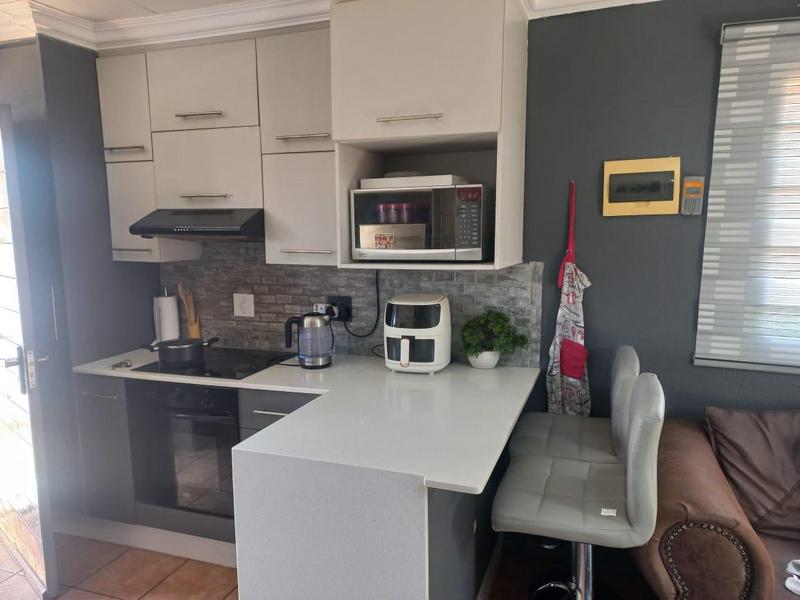 2 Bedroom Property for Sale in Protea Glen Gauteng