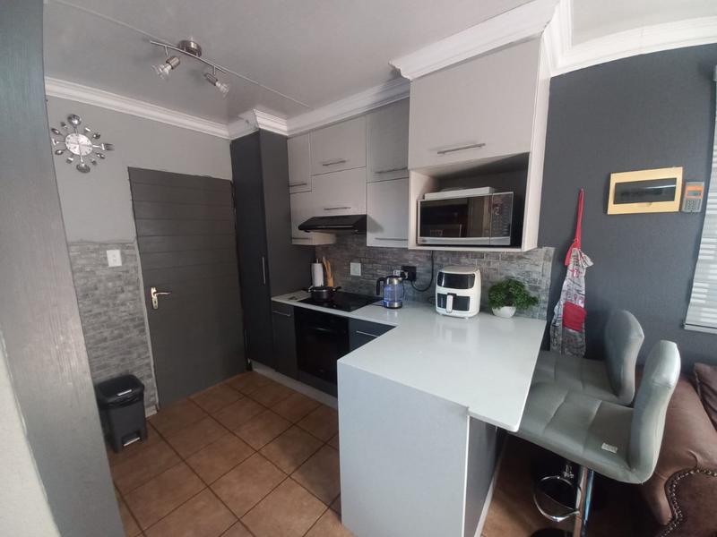 2 Bedroom Property for Sale in Protea Glen Gauteng