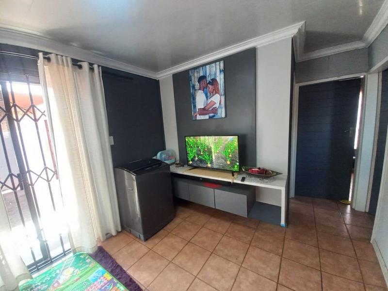 2 Bedroom Property for Sale in Protea Glen Gauteng