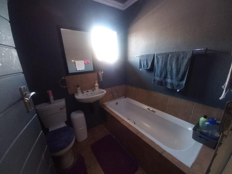 2 Bedroom Property for Sale in Protea Glen Gauteng