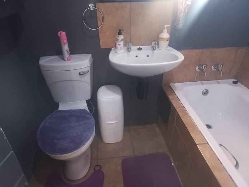 2 Bedroom Property for Sale in Protea Glen Gauteng