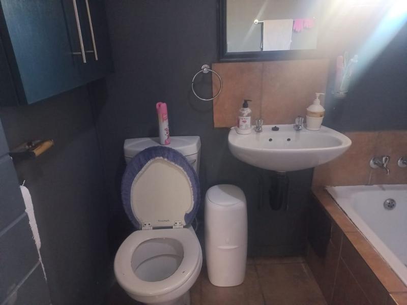2 Bedroom Property for Sale in Protea Glen Gauteng