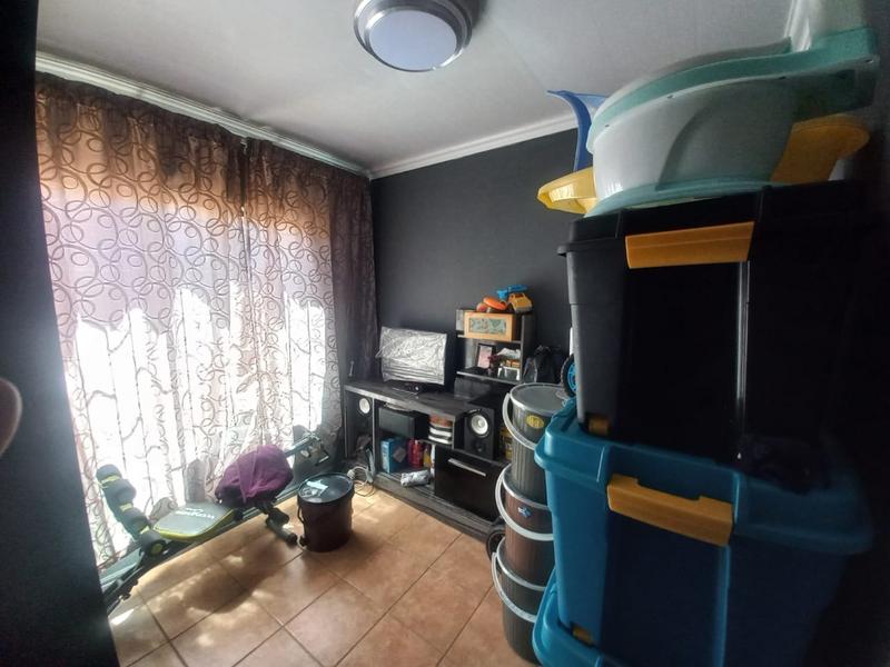2 Bedroom Property for Sale in Protea Glen Gauteng