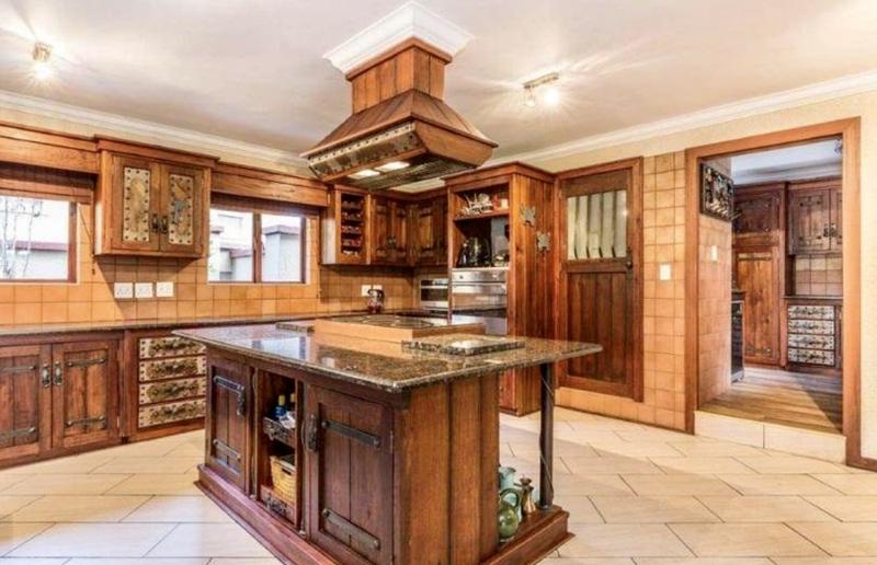 6 Bedroom Property for Sale in Midstream Estate Gauteng