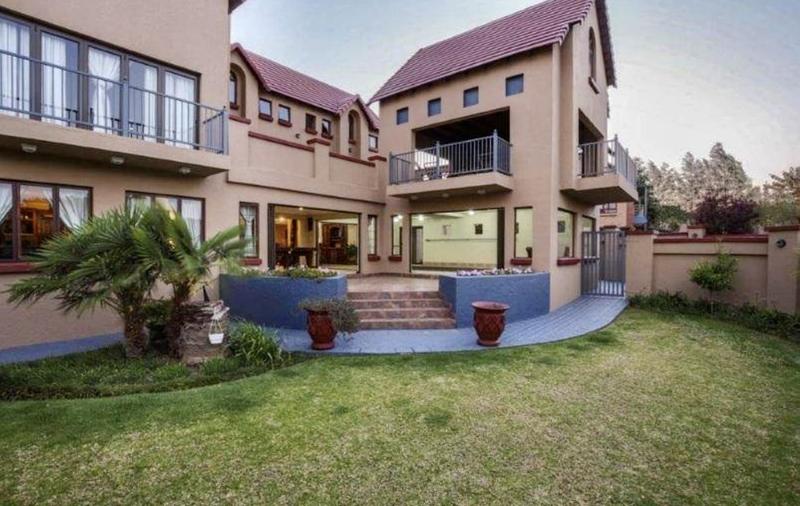 6 Bedroom Property for Sale in Midstream Estate Gauteng