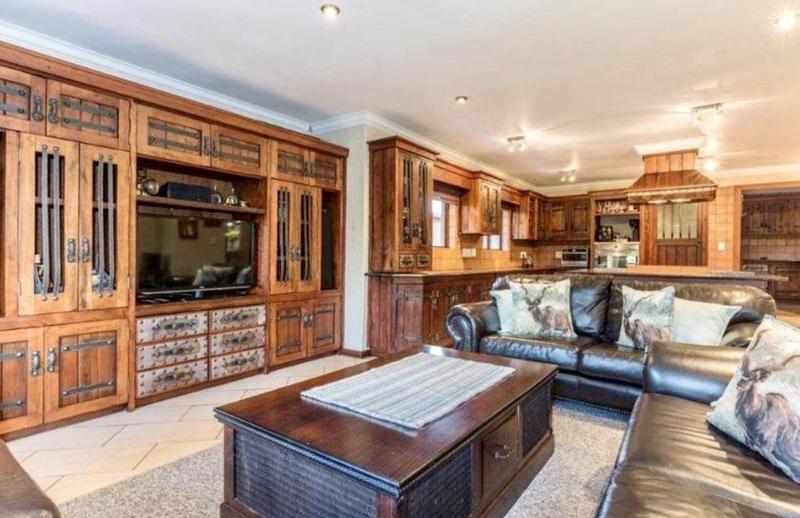 6 Bedroom Property for Sale in Midstream Estate Gauteng