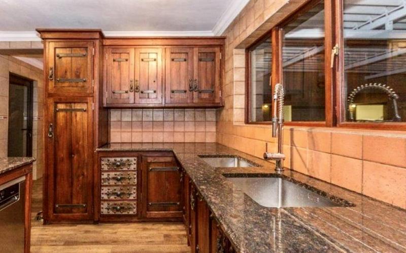 6 Bedroom Property for Sale in Midstream Estate Gauteng