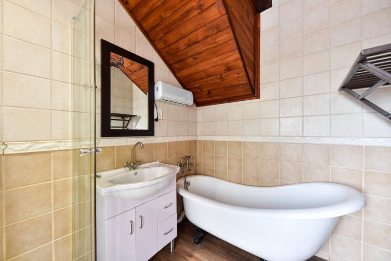 6 Bedroom Property for Sale in Midstream Estate Gauteng