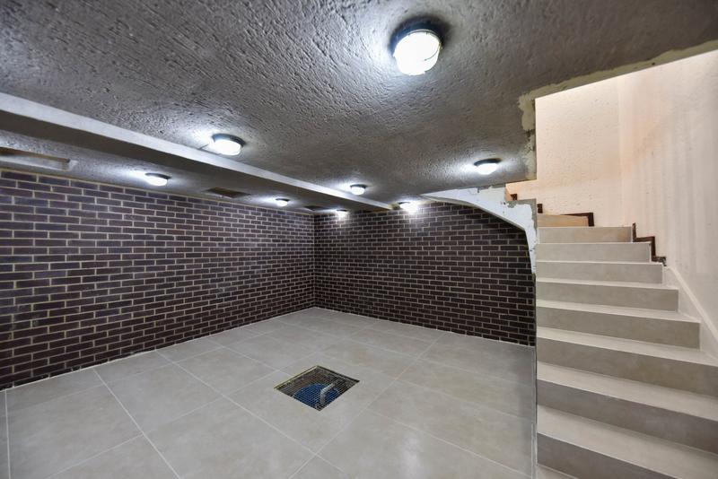 6 Bedroom Property for Sale in Midstream Estate Gauteng