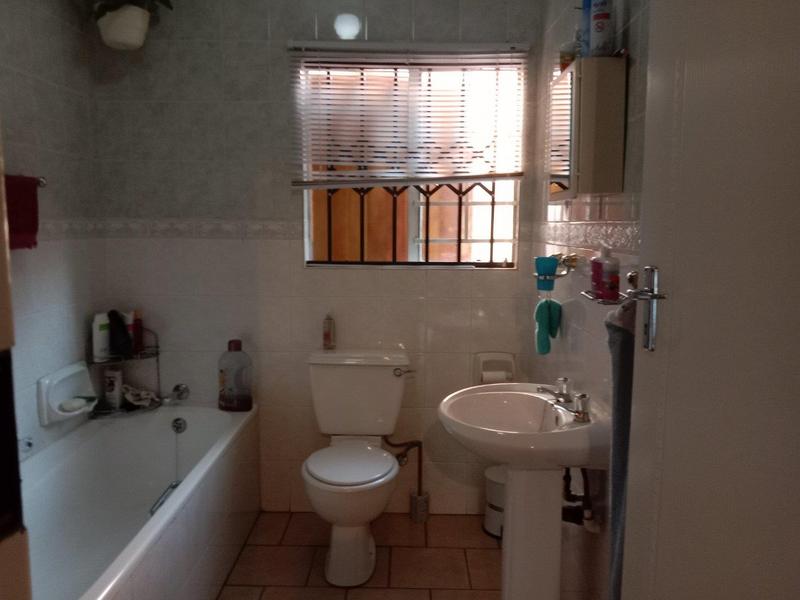5 Bedroom Property for Sale in Ninapark Gauteng