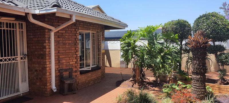 3 Bedroom Property for Sale in Mountain View Gauteng