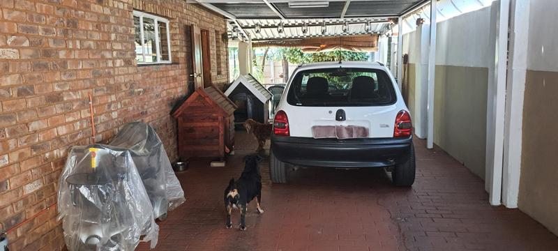 3 Bedroom Property for Sale in Mountain View Gauteng