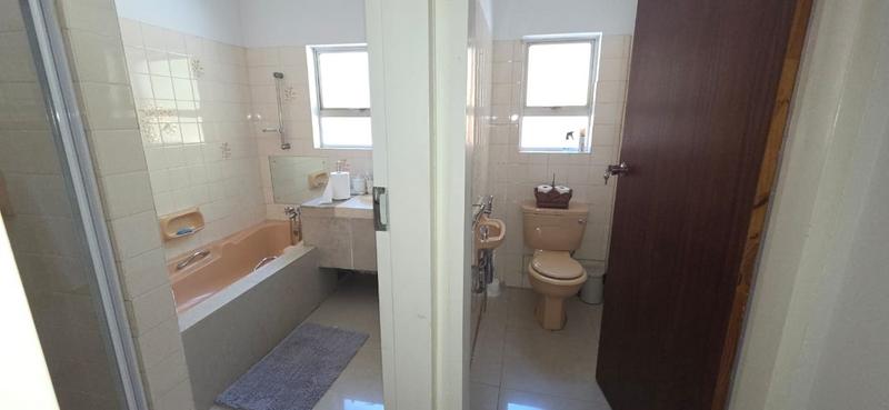 6 Bedroom Property for Sale in Moreleta Park Gauteng
