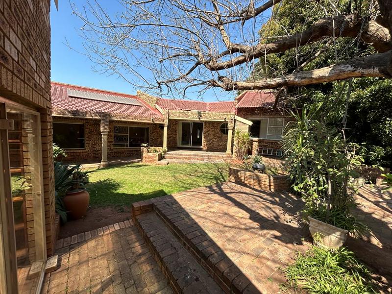 4 Bedroom Property for Sale in Florida Hills Gauteng