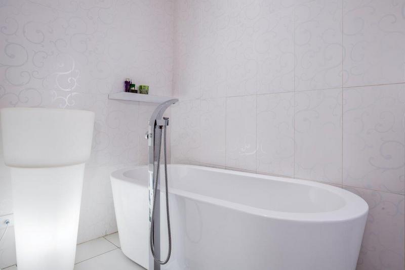 To Let 5 Bedroom Property for Rent in Beverley Gauteng