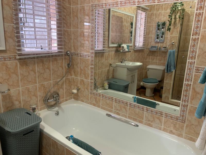 4 Bedroom Property for Sale in Vanderbijlpark SW 5 Gauteng