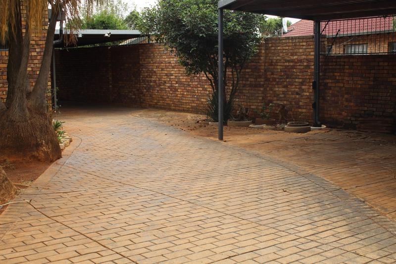 5 Bedroom Property for Sale in Pierre Van Ryneveld Gauteng