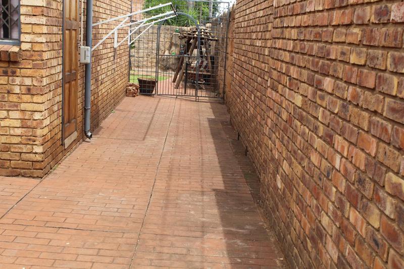 5 Bedroom Property for Sale in Pierre Van Ryneveld Gauteng