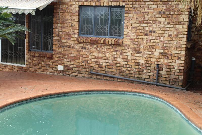 5 Bedroom Property for Sale in Pierre Van Ryneveld Gauteng