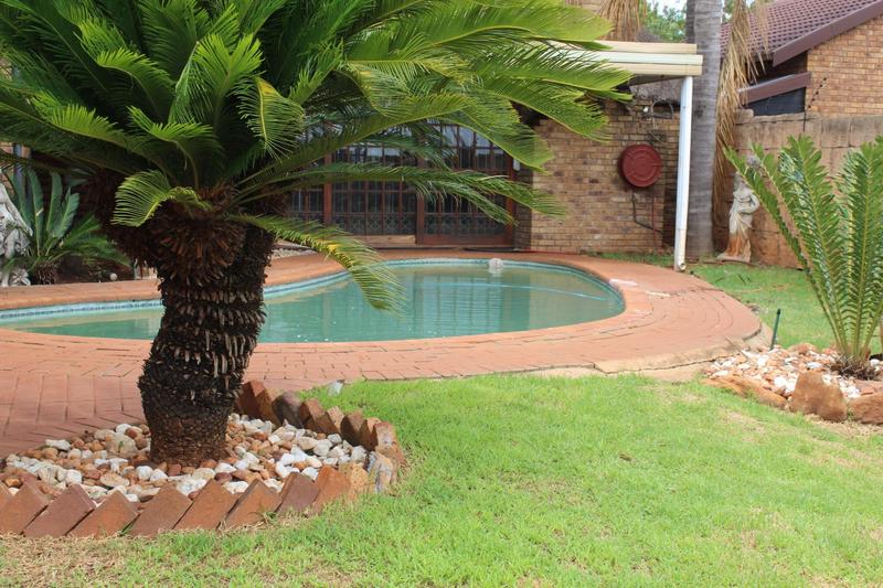 5 Bedroom Property for Sale in Pierre Van Ryneveld Gauteng