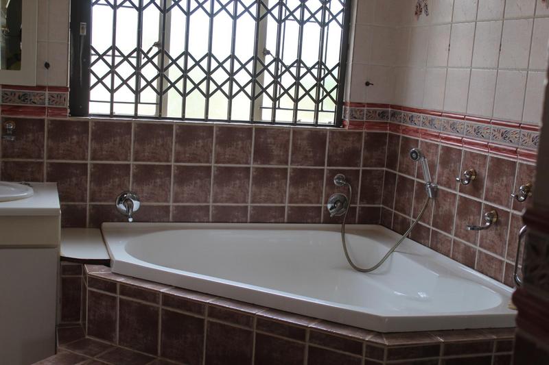 5 Bedroom Property for Sale in Pierre Van Ryneveld Gauteng