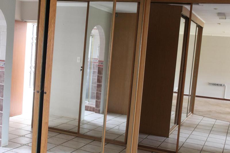 5 Bedroom Property for Sale in Pierre Van Ryneveld Gauteng