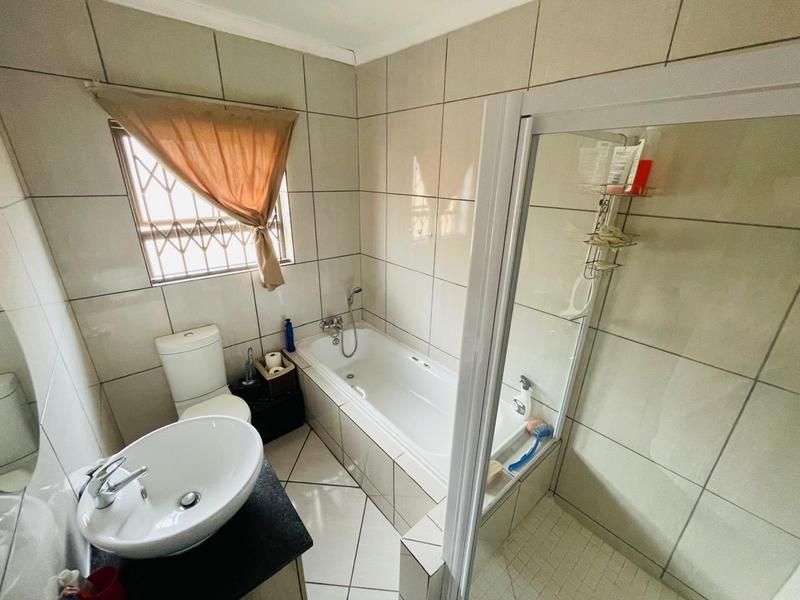 3 Bedroom Property for Sale in Goedeburg Gauteng