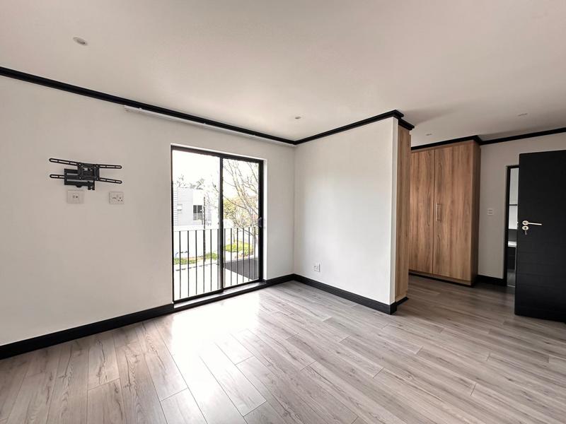 To Let 4 Bedroom Property for Rent in Sandown Gauteng