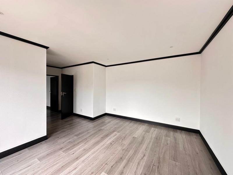 To Let 4 Bedroom Property for Rent in Sandown Gauteng
