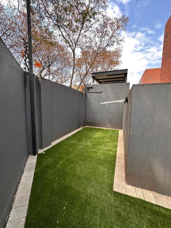 To Let 4 Bedroom Property for Rent in Sandown Gauteng