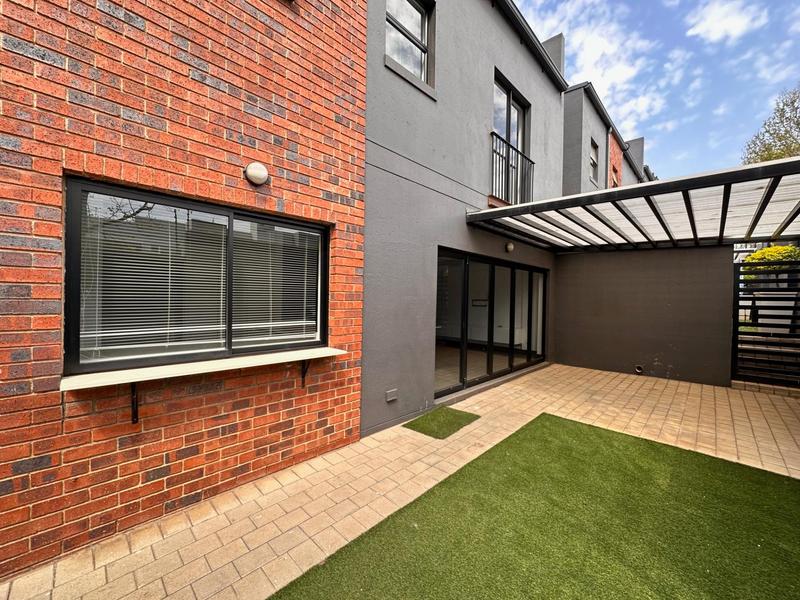 To Let 4 Bedroom Property for Rent in Sandown Gauteng