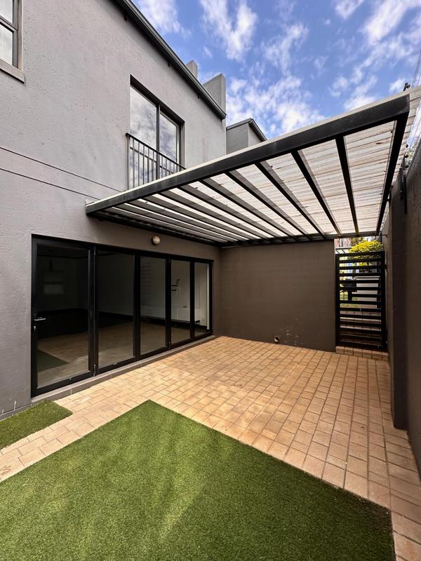 To Let 4 Bedroom Property for Rent in Sandown Gauteng
