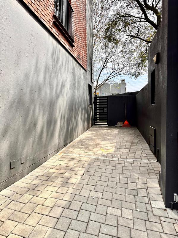 To Let 4 Bedroom Property for Rent in Sandown Gauteng