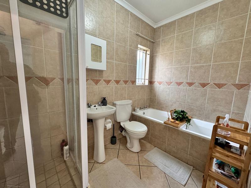 2 Bedroom Property for Sale in Vorna Valley Gauteng