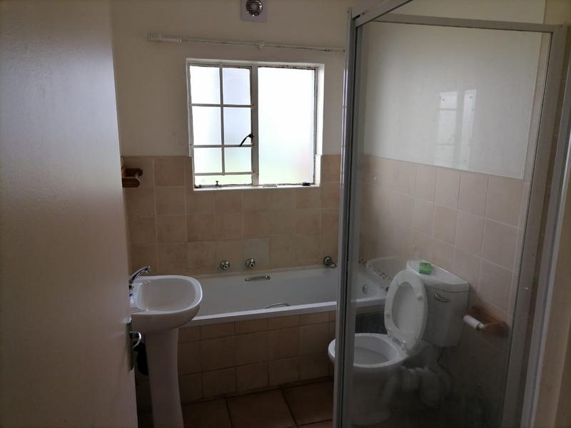 To Let 3 Bedroom Property for Rent in Crystal Park Gauteng