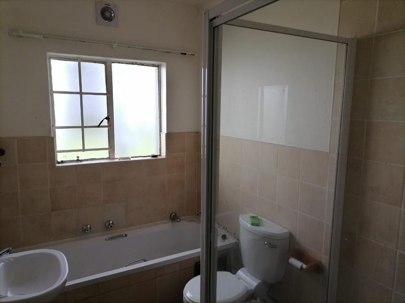 To Let 3 Bedroom Property for Rent in Crystal Park Gauteng