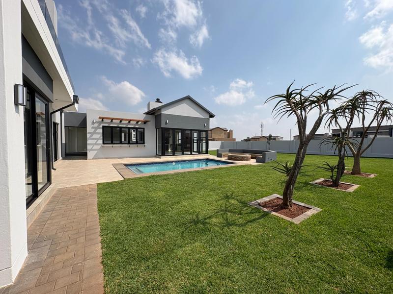 5 Bedroom Property for Sale in Midstream Heights Gauteng