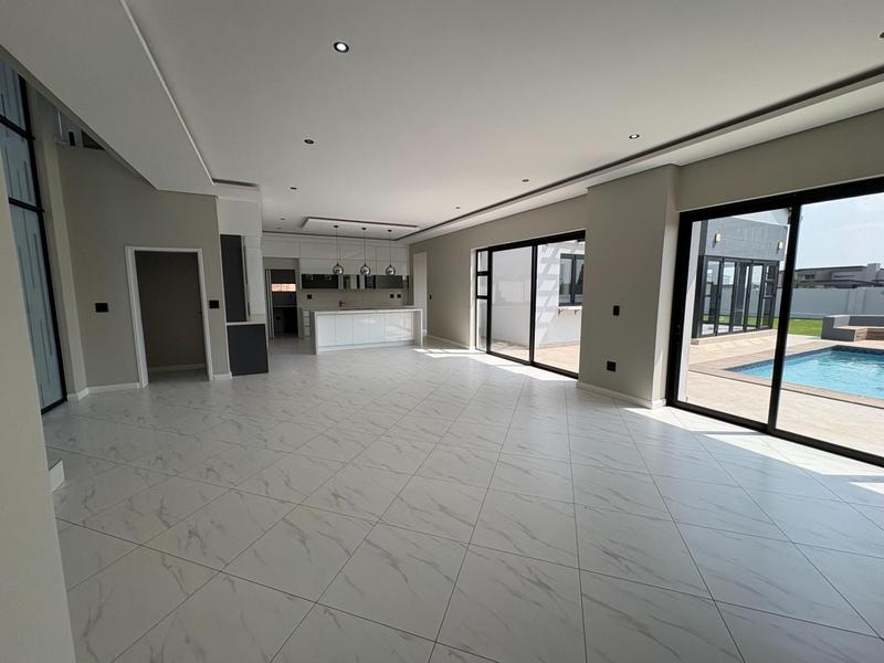 5 Bedroom Property for Sale in Midstream Heights Gauteng
